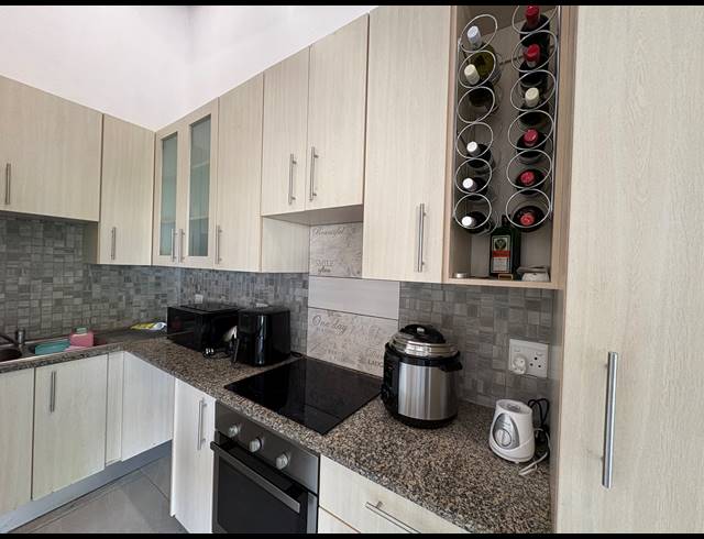 3 BEDROOM FREESTANDING FOR SALE IN PALM LAKES ESTATE
